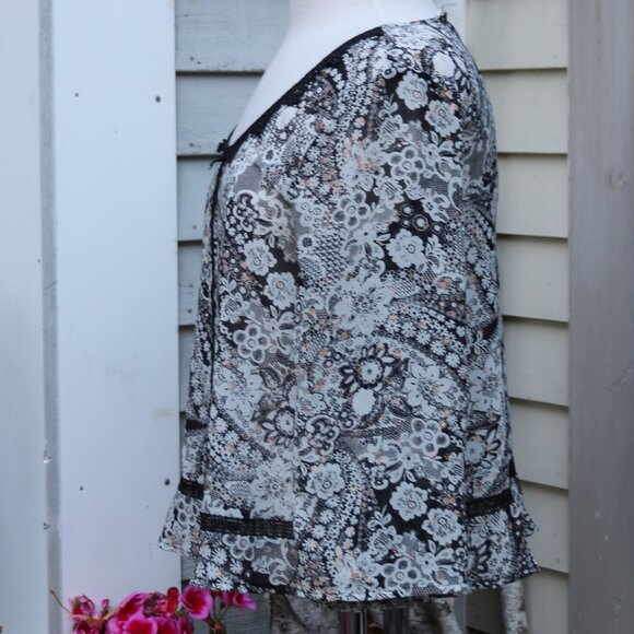 American Rag Cie Black White Paisley Lace Trim Sheer Ruffle Bottom Blouse Sz XL - Picture 4 of 7